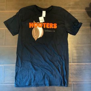 Hooters t-shirt